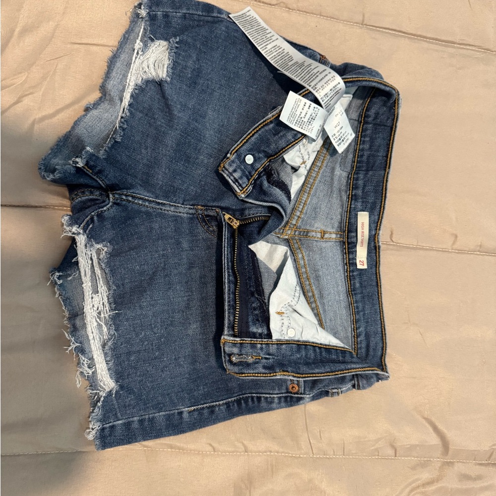 Levi's Classic Blue Denim Shorts - Picture 2 of 6